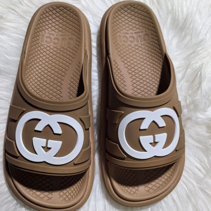 G*u*i slippers